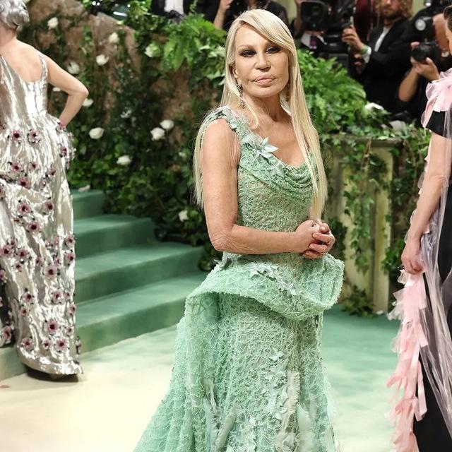 Donatella Versace at the Met Gala 2024: A Fashion Icon Reimagines Beauty and Strength
